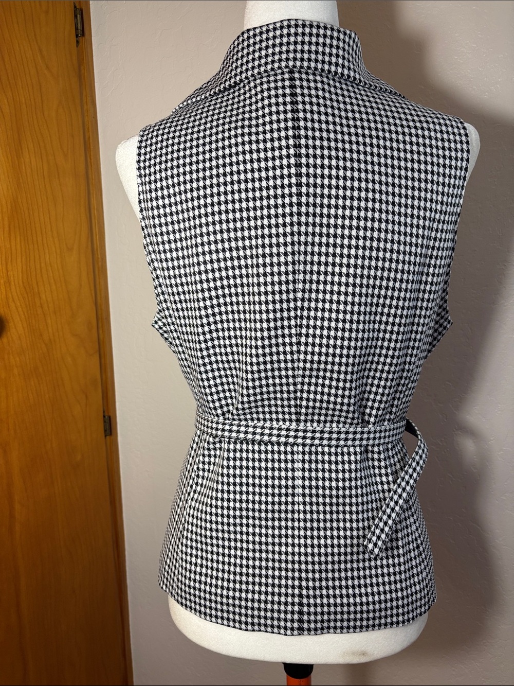 Commense XL Sleeveless Houndstooth Button Front Belted Vest - Black & White - Picture 3 of 4